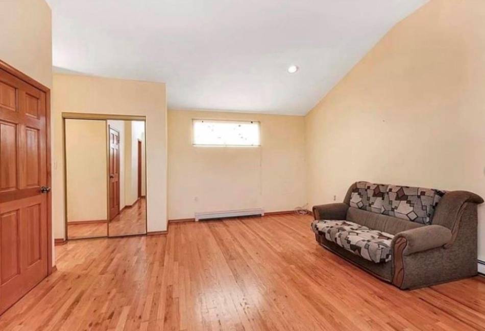 4817 Bedford Avenue, Brooklyn, New York 11235, 3 Bedrooms Bedrooms, ,3 BathroomsBathrooms,Residential,For Sale,Bedford,490116