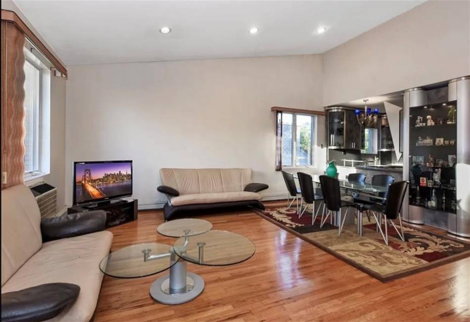 4817 Bedford Avenue, Brooklyn, New York 11235, 3 Bedrooms Bedrooms, ,3 BathroomsBathrooms,Residential,For Sale,Bedford,490116