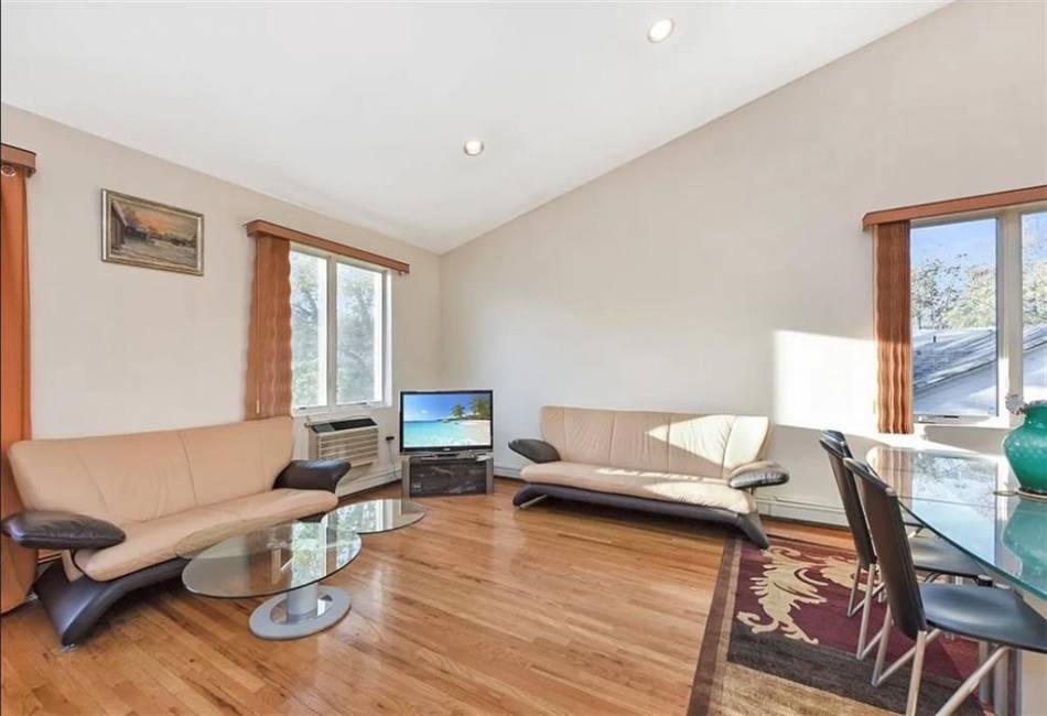 4817 Bedford Avenue, Brooklyn, New York 11235, 3 Bedrooms Bedrooms, ,3 BathroomsBathrooms,Residential,For Sale,Bedford,490116