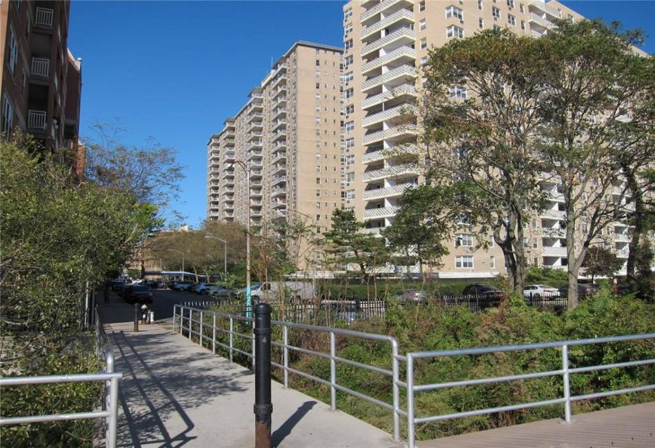 35 Seacoast Terrace, Brooklyn, New York 11235, 1 Bedroom Bedrooms, ,1 BathroomBathrooms,Residential,For Sale,Seacoast,491046