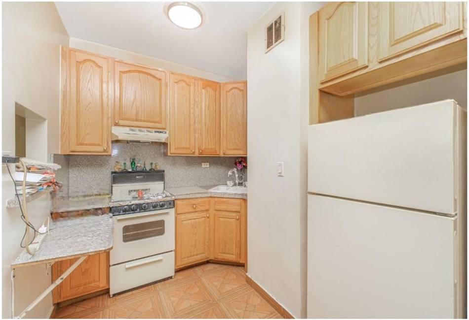770 Ocean Parkway, Brooklyn, New York 11230, 1 Bedroom Bedrooms, ,1 BathroomBathrooms,Residential,For Sale,Ocean,491049