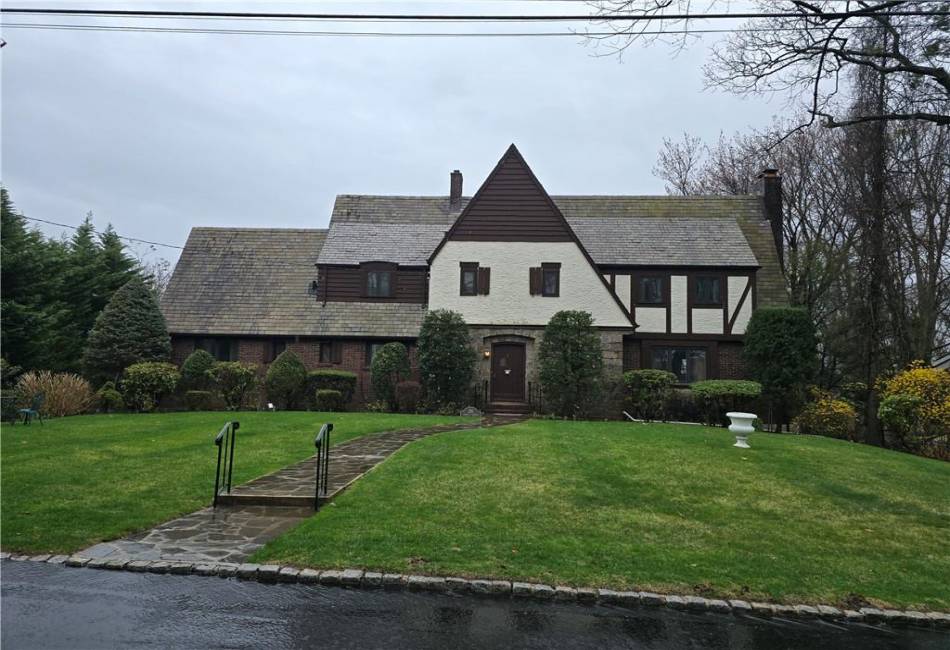 26 Emerson Avenue, Staten Island, New York 10301, 5 Bedrooms Bedrooms, ,4 BathroomsBathrooms,Residential,For Sale,Emerson,491051