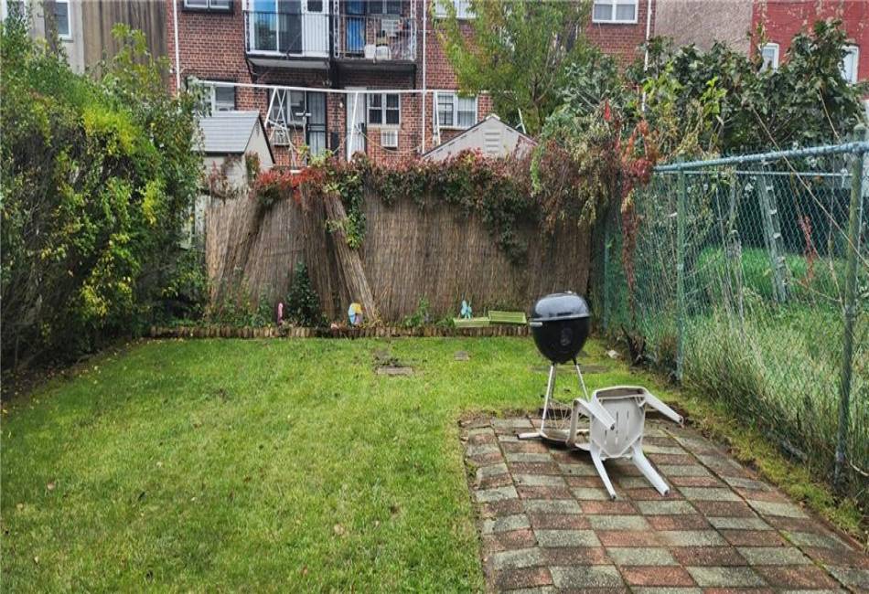 750 Warwick Street, Brooklyn, New York 11207, 5 Bedrooms Bedrooms, ,Residential,For Sale,Warwick,491048
