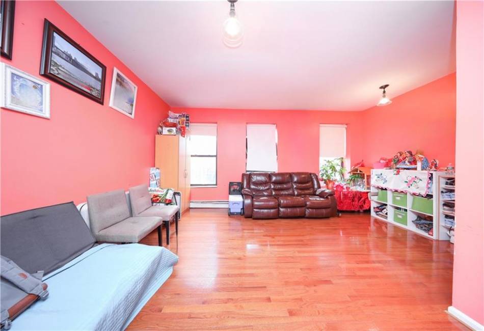 258 60th Street, Brooklyn, New York 11220, 9 Bedrooms Bedrooms, ,4 BathroomsBathrooms,Residential,For Sale,60th,491064