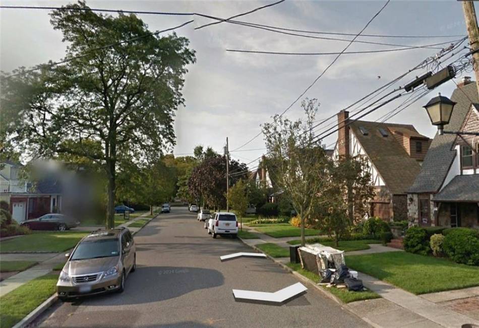 649 Concord Avenue, Williston Park, New York 11596, 5 Bedrooms Bedrooms, ,4 BathroomsBathrooms,Residential,For Sale,Concord,491070