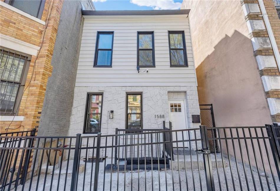 1588 Lincoln Place, Brooklyn, New York 11233, 3 Bedrooms Bedrooms, ,2 BathroomsBathrooms,Residential,For Sale,Lincoln,490811