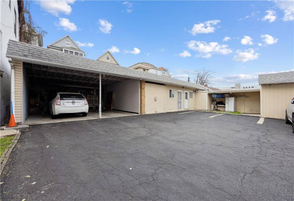 361 Victory Boulevard, Staten Island, New York 10301, ,Mixed Use,For Sale,Victory,490989