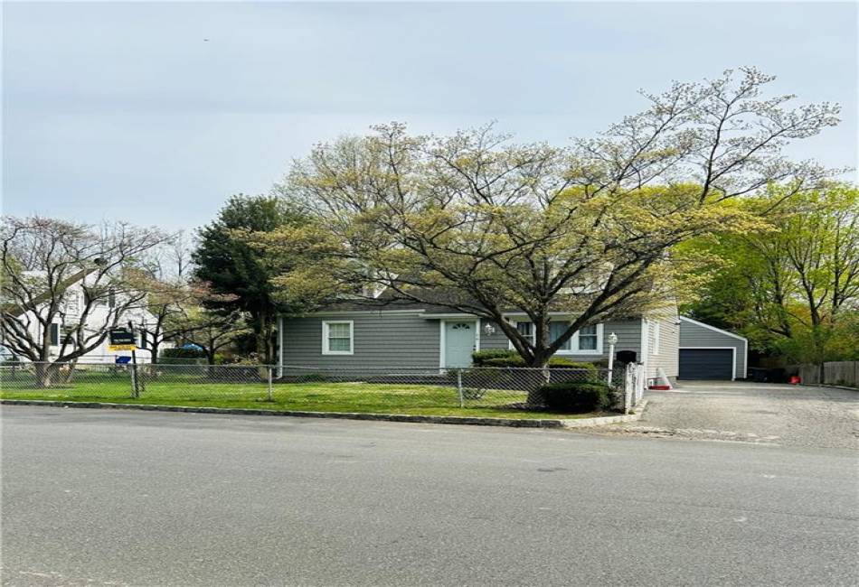 14 16th Street, Huntington Station, New York 11746, 4 Bedrooms Bedrooms, ,2 BathroomsBathrooms,Residential,For Sale,16th,491092