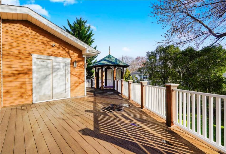 375 Clarke Avenue, Staten Island, New York 10306, 4 Bedrooms Bedrooms, ,3 BathroomsBathrooms,Residential,For Sale,Clarke,492138
