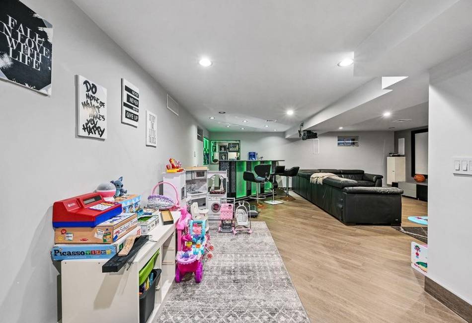 132 Crowell Avenue, Staten Island, New York 10314, 3 Bedrooms Bedrooms, ,4 BathroomsBathrooms,Residential,For Sale,Crowell,492128