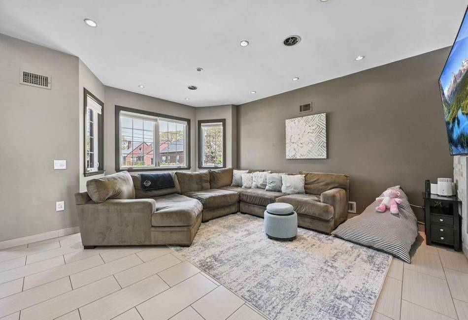 132 Crowell Avenue, Staten Island, New York 10314, 3 Bedrooms Bedrooms, ,4 BathroomsBathrooms,Residential,For Sale,Crowell,492128