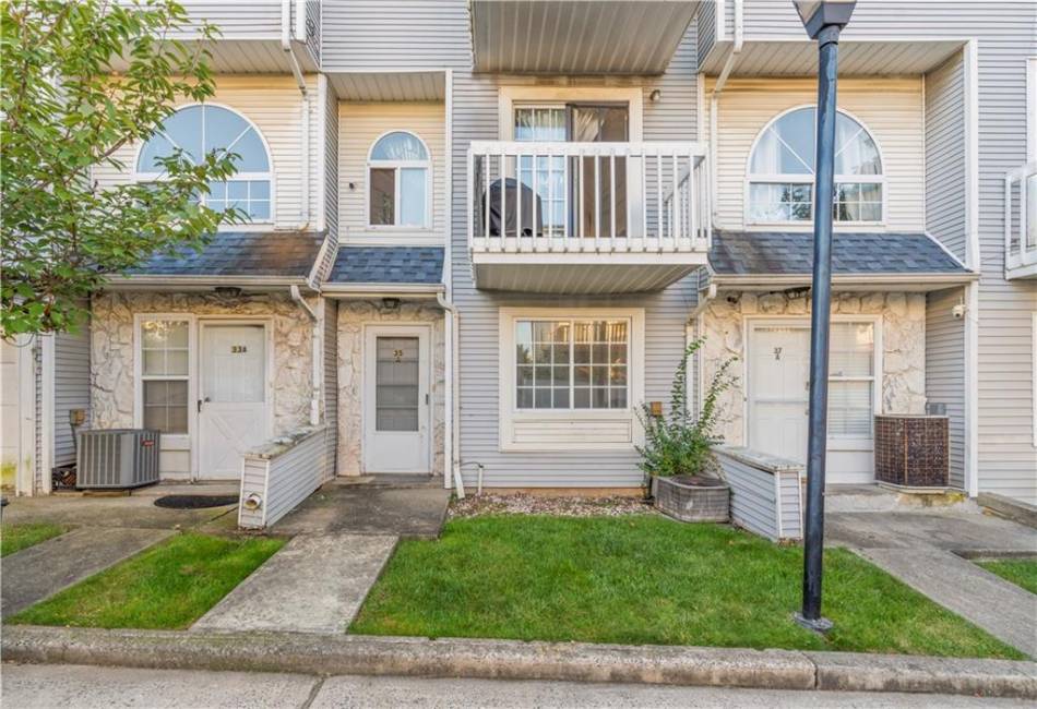35 Country Drive, Staten Island, New York 10314, 2 Bedrooms Bedrooms, ,2 BathroomsBathrooms,Residential,For Sale,Country,492153