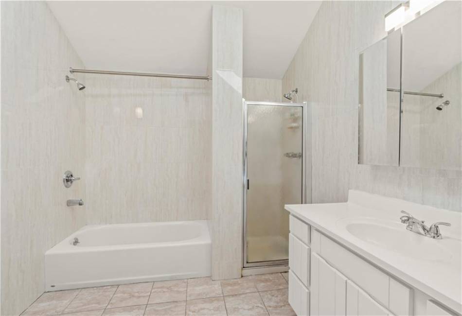35 Country Drive, Staten Island, New York 10314, 2 Bedrooms Bedrooms, ,2 BathroomsBathrooms,Residential,For Sale,Country,492153