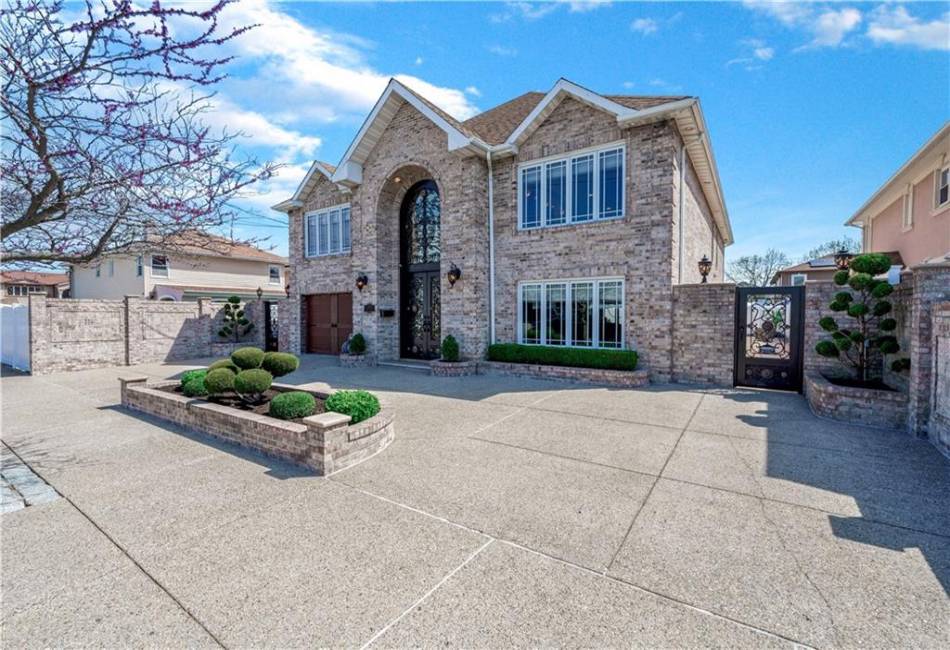 163-15 86th Street, Howard Beach, New York 11414, 5 Bedrooms Bedrooms, ,4 BathroomsBathrooms,Residential,For Sale,86th,492167