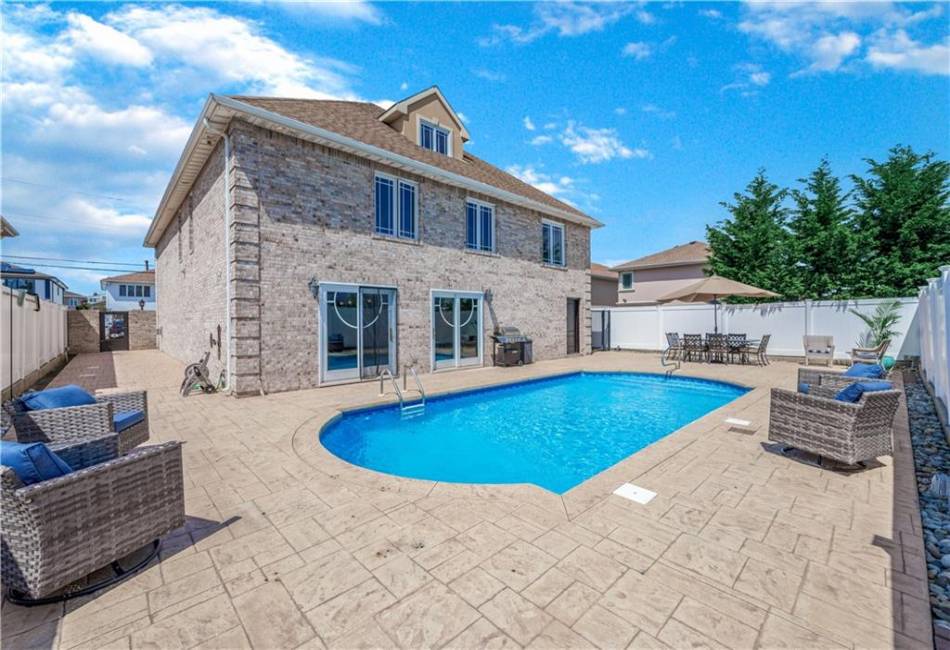 163-15 86th Street, Howard Beach, New York 11414, 5 Bedrooms Bedrooms, ,4 BathroomsBathrooms,Residential,For Sale,86th,492167