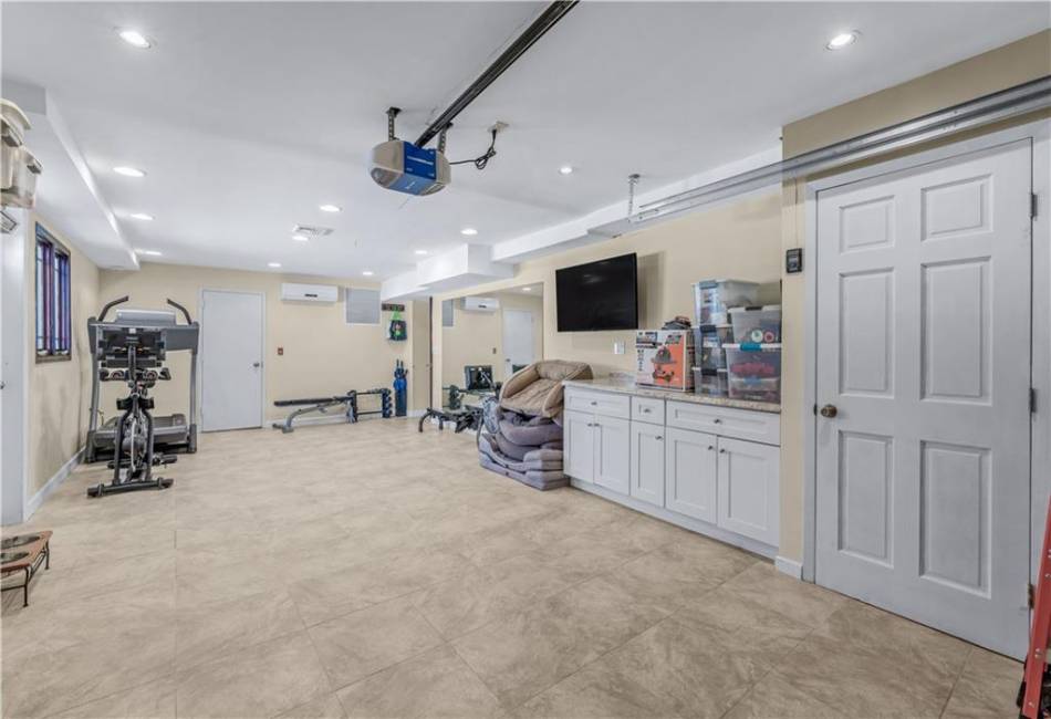 163-15 86th Street, Howard Beach, New York 11414, 5 Bedrooms Bedrooms, ,4 BathroomsBathrooms,Residential,For Sale,86th,492167