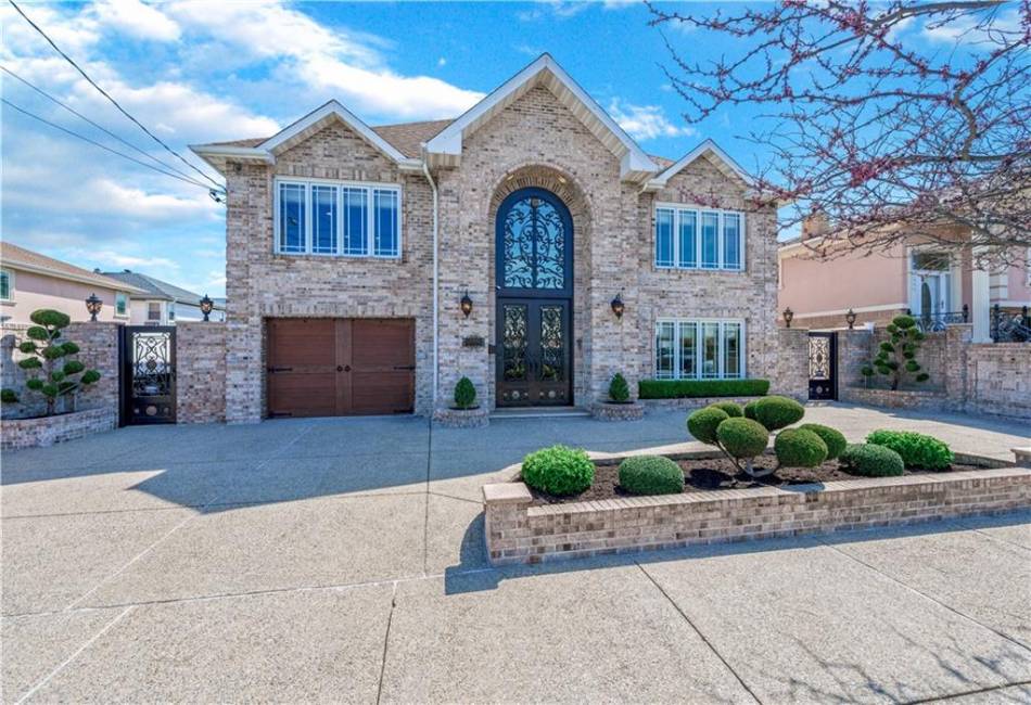 163-15 86th Street, Howard Beach, New York 11414, 5 Bedrooms Bedrooms, ,4 BathroomsBathrooms,Residential,For Sale,86th,492167