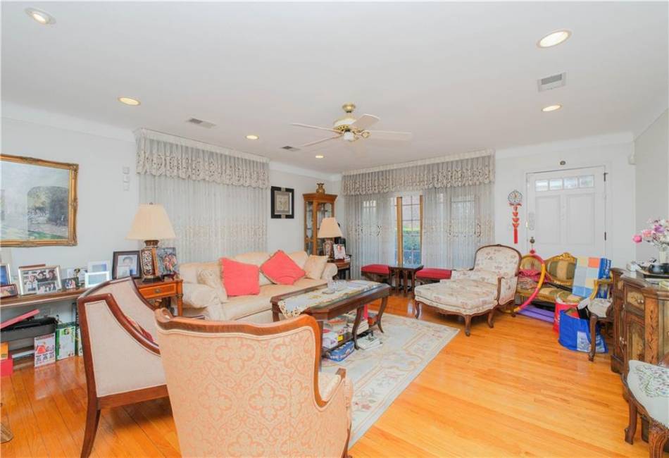 28 Devon Place, Staten Island, New York 10301, 3 Bedrooms Bedrooms, ,3 BathroomsBathrooms,Residential,For Sale,Devon,492170