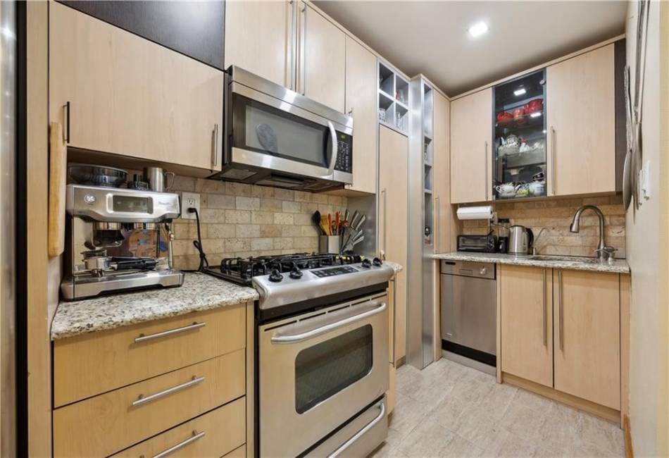2800 Coyle Street, Brooklyn, New York 11235, 1 Bedroom Bedrooms, ,1 BathroomBathrooms,Residential,For Sale,Coyle,492129
