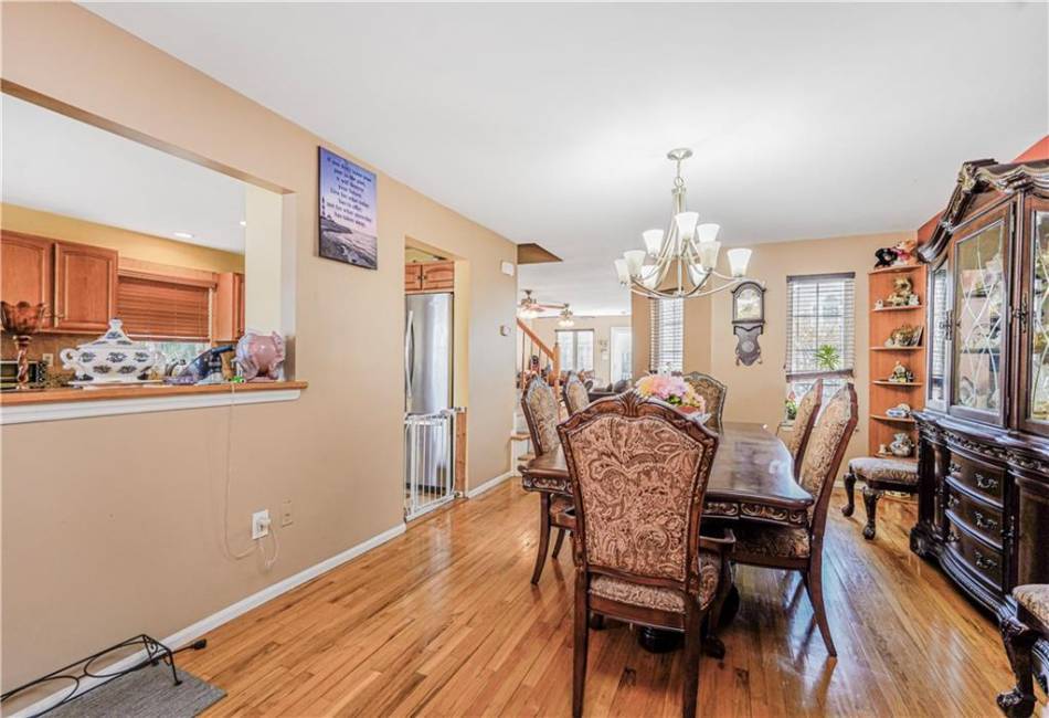 68 Erika Loop, Staten Island, New York 10312, 4 Bedrooms Bedrooms, ,4 BathroomsBathrooms,Residential,For Sale,Erika,492174