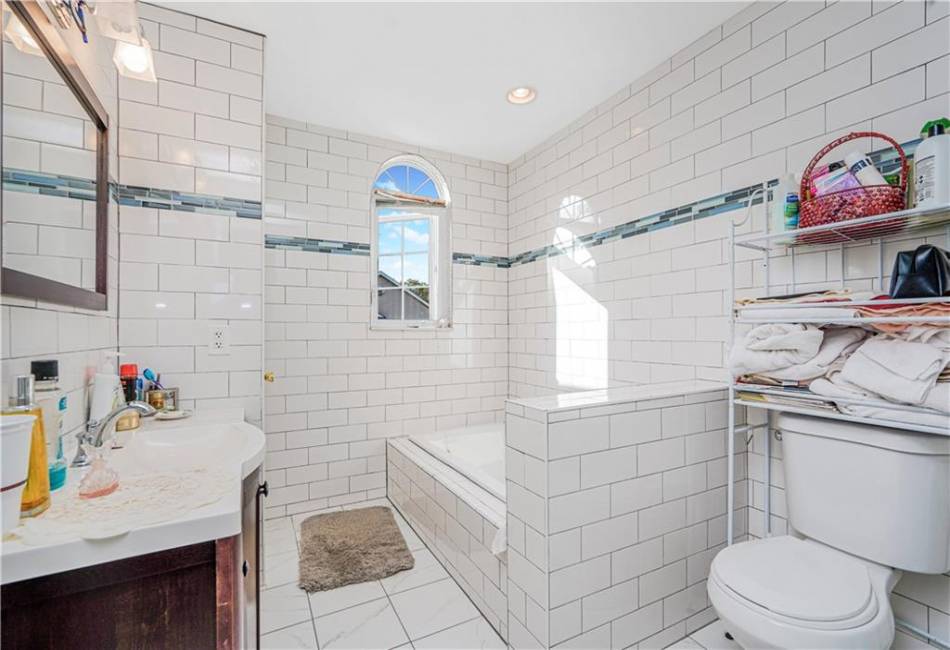 68 Erika Loop, Staten Island, New York 10312, 4 Bedrooms Bedrooms, ,4 BathroomsBathrooms,Residential,For Sale,Erika,492174