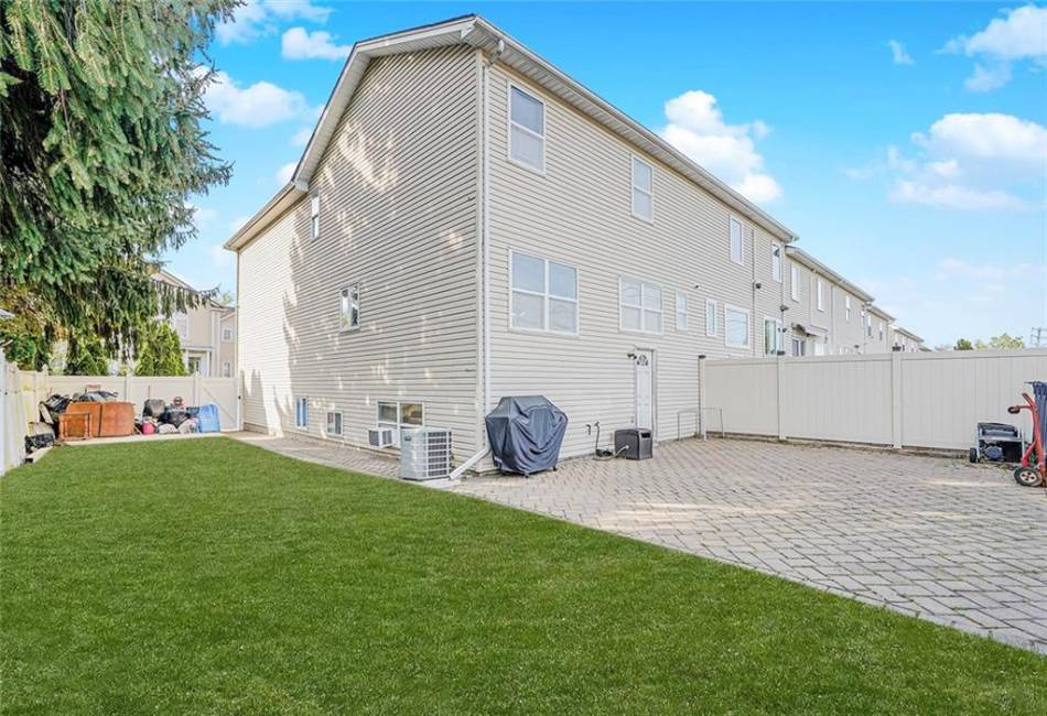 68 Erika Loop, Staten Island, New York 10312, 4 Bedrooms Bedrooms, ,4 BathroomsBathrooms,Residential,For Sale,Erika,492174