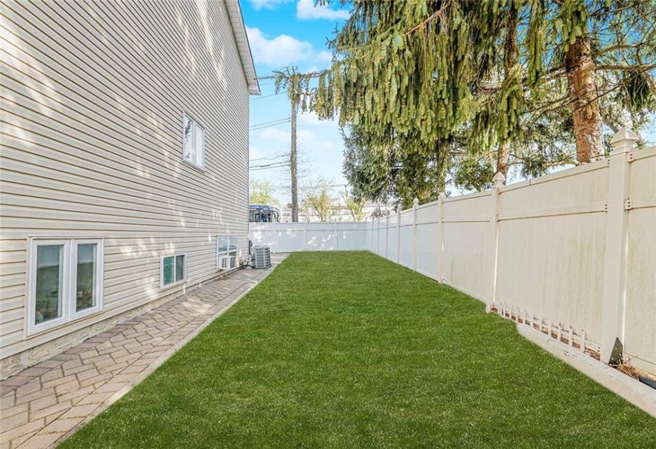 68 Erika Loop, Staten Island, New York 10312, 4 Bedrooms Bedrooms, ,4 BathroomsBathrooms,Residential,For Sale,Erika,492174