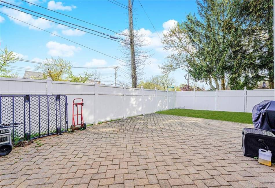 68 Erika Loop, Staten Island, New York 10312, 4 Bedrooms Bedrooms, ,4 BathroomsBathrooms,Residential,For Sale,Erika,492174