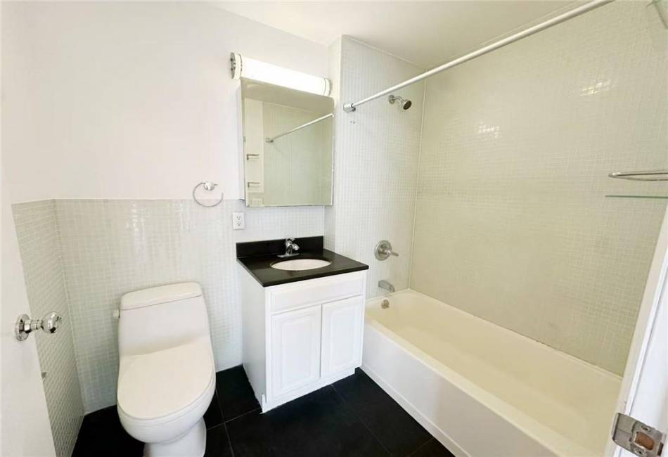6070 Woodhaven Boulevard, Queens, New York 11373, 3 Bedrooms Bedrooms, ,2 BathroomsBathrooms,Rental,For Sale,Woodhaven,492175