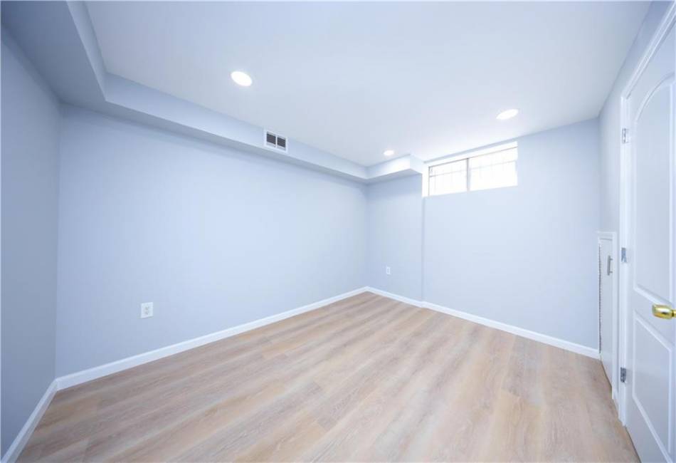18 Rowan Avenue, Staten Island, New York 10306, 3 Bedrooms Bedrooms, ,3 BathroomsBathrooms,Residential,For Sale,Rowan,492176