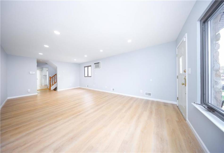 18 Rowan Avenue, Staten Island, New York 10306, 3 Bedrooms Bedrooms, ,3 BathroomsBathrooms,Residential,For Sale,Rowan,492176