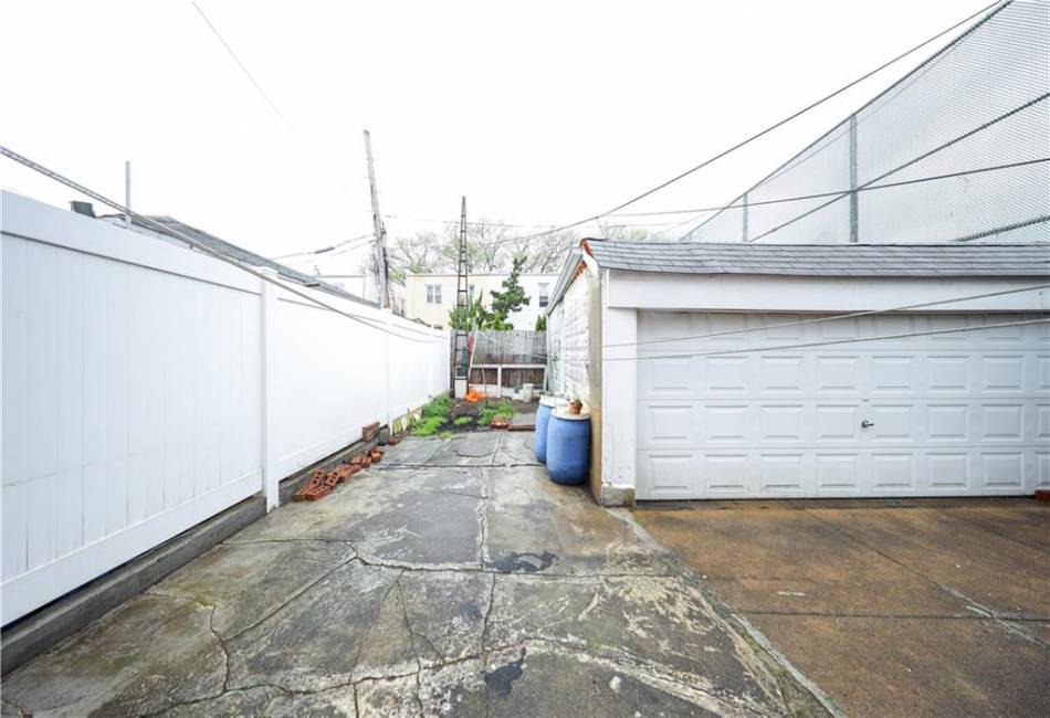 2250 23rd Street, Brooklyn, New York 11229, 6 Bedrooms Bedrooms, ,Residential,For Sale,23rd,492183