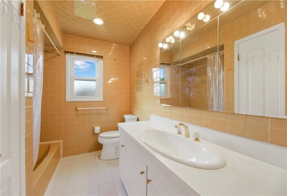 30 Beverly Road, Staten Island, New York 10305, 4 Bedrooms Bedrooms, ,4 BathroomsBathrooms,Residential,For Sale,Beverly,492204
