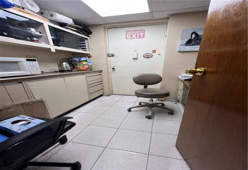 207 Ocean Parkway, Brooklyn, New York 11218, ,Commercial,For Sale,Ocean,492217