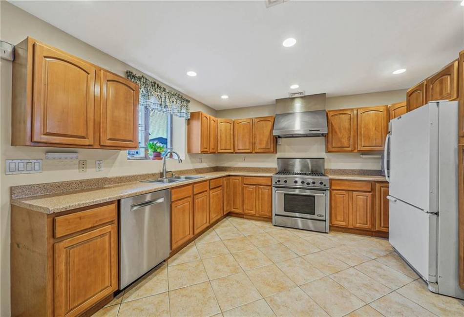 2157 64th Street, Brooklyn, New York 11234, 6 Bedrooms Bedrooms, ,3.5 BathroomsBathrooms,Residential,For Sale,64th,492188