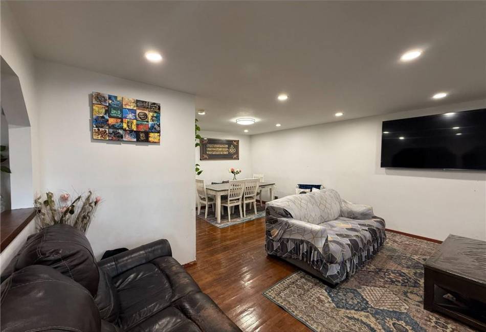 56 Gary Court, Staten Island, New York 10314, 6 Bedrooms Bedrooms, ,4 BathroomsBathrooms,Residential,For Sale,Gary,492200