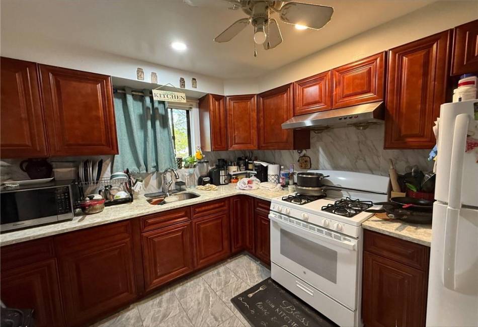 56 Gary Court, Staten Island, New York 10314, 6 Bedrooms Bedrooms, ,4 BathroomsBathrooms,Residential,For Sale,Gary,492200