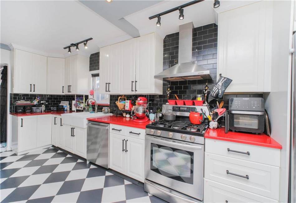 11 Merit Court, Brooklyn, New York 11229, 3 Bedrooms Bedrooms, ,2 BathroomsBathrooms,Residential,For Sale,Merit,492224