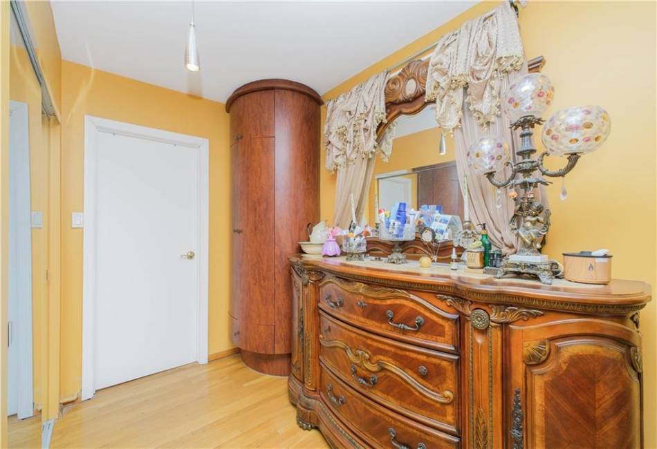 11 Merit Court, Brooklyn, New York 11229, 3 Bedrooms Bedrooms, ,2 BathroomsBathrooms,Residential,For Sale,Merit,492224