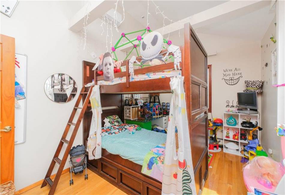11 Merit Court, Brooklyn, New York 11229, 3 Bedrooms Bedrooms, ,2 BathroomsBathrooms,Residential,For Sale,Merit,492224