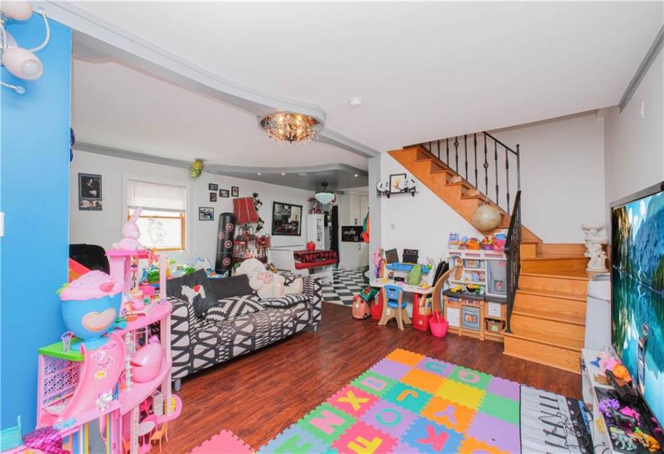 11 Merit Court, Brooklyn, New York 11229, 3 Bedrooms Bedrooms, ,2 BathroomsBathrooms,Residential,For Sale,Merit,492224