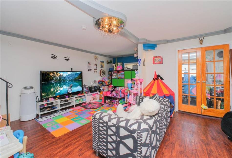 11 Merit Court, Brooklyn, New York 11229, 3 Bedrooms Bedrooms, ,2 BathroomsBathrooms,Residential,For Sale,Merit,492224
