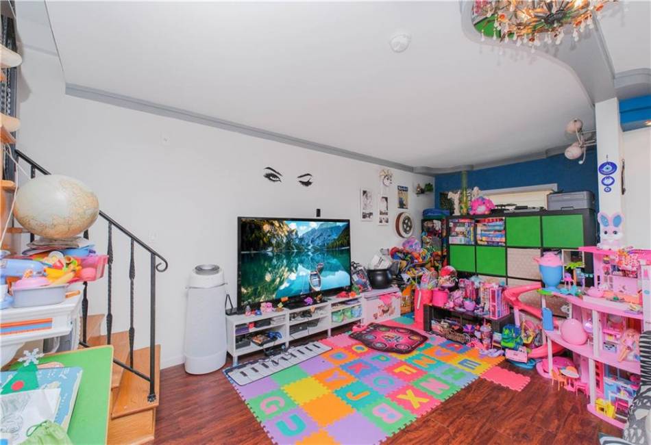 11 Merit Court, Brooklyn, New York 11229, 3 Bedrooms Bedrooms, ,2 BathroomsBathrooms,Residential,For Sale,Merit,492224