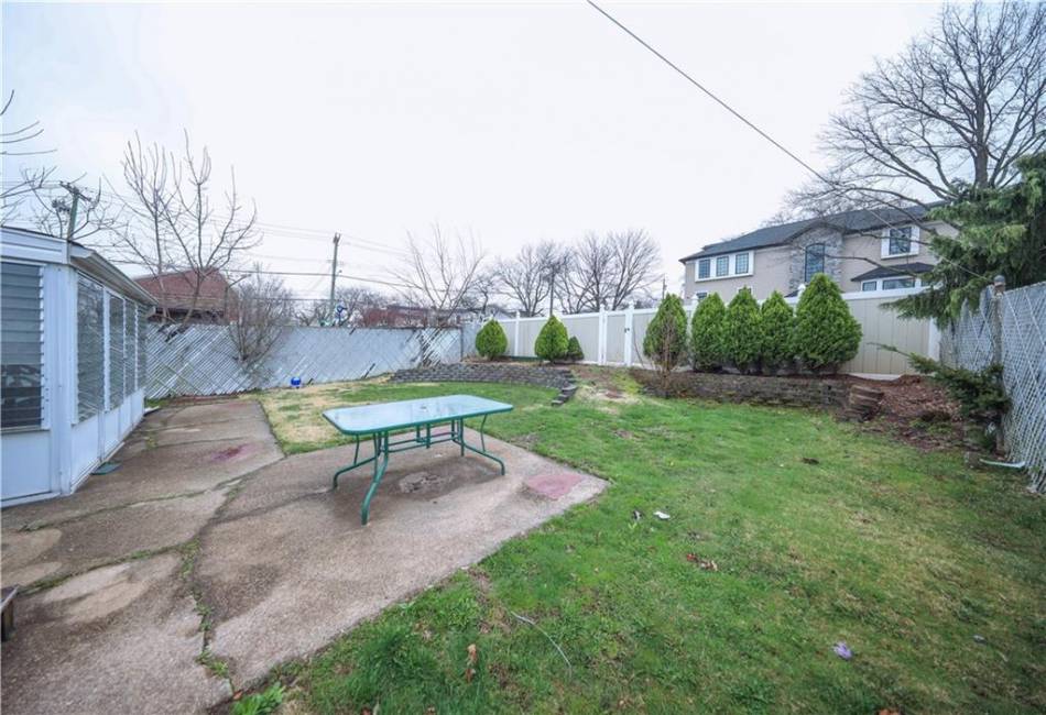 1272 Woodrow Road, Staten Island, New York 10309, 3 Bedrooms Bedrooms, ,2 BathroomsBathrooms,Residential,For Sale,Woodrow,492225