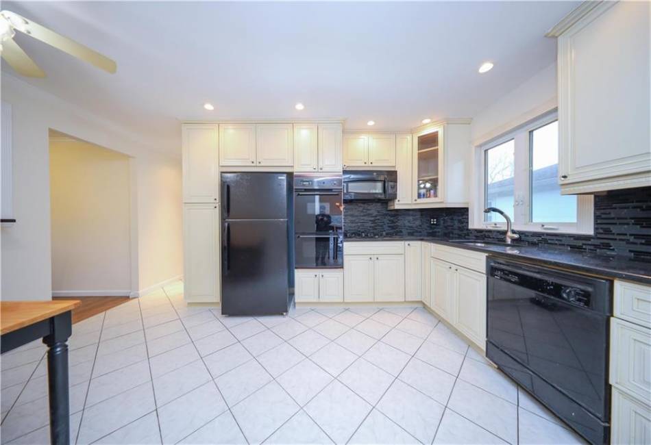 1272 Woodrow Road, Staten Island, New York 10309, 3 Bedrooms Bedrooms, ,2 BathroomsBathrooms,Residential,For Sale,Woodrow,492225