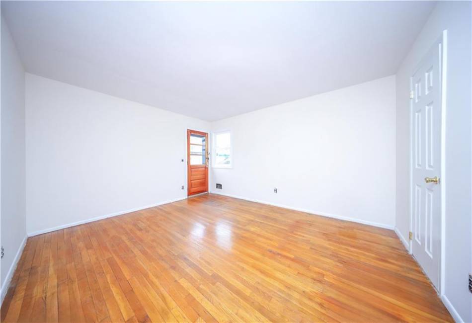 1272 Woodrow Road, Staten Island, New York 10309, 3 Bedrooms Bedrooms, ,2 BathroomsBathrooms,Residential,For Sale,Woodrow,492225