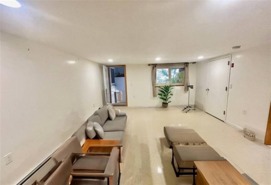 299 Bay 13th Street, Brooklyn, New York 11214, 3 Bedrooms Bedrooms, ,2 BathroomsBathrooms,Residential,For Sale,Bay 13th,492226