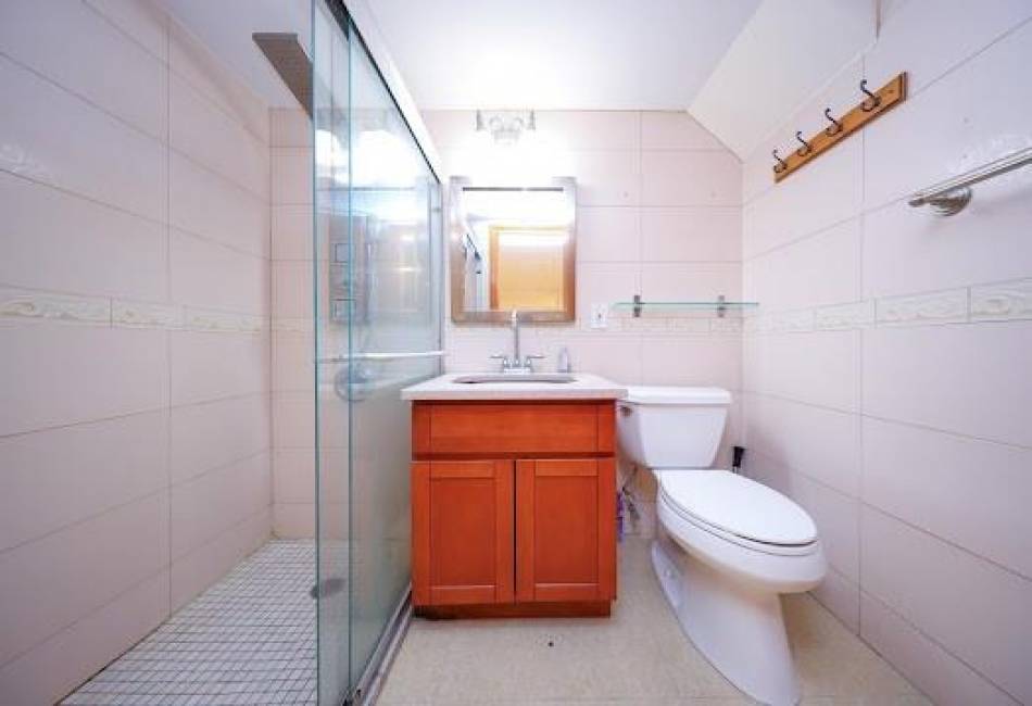 299 Bay 13th Street, Brooklyn, New York 11214, 3 Bedrooms Bedrooms, ,2 BathroomsBathrooms,Residential,For Sale,Bay 13th,492226