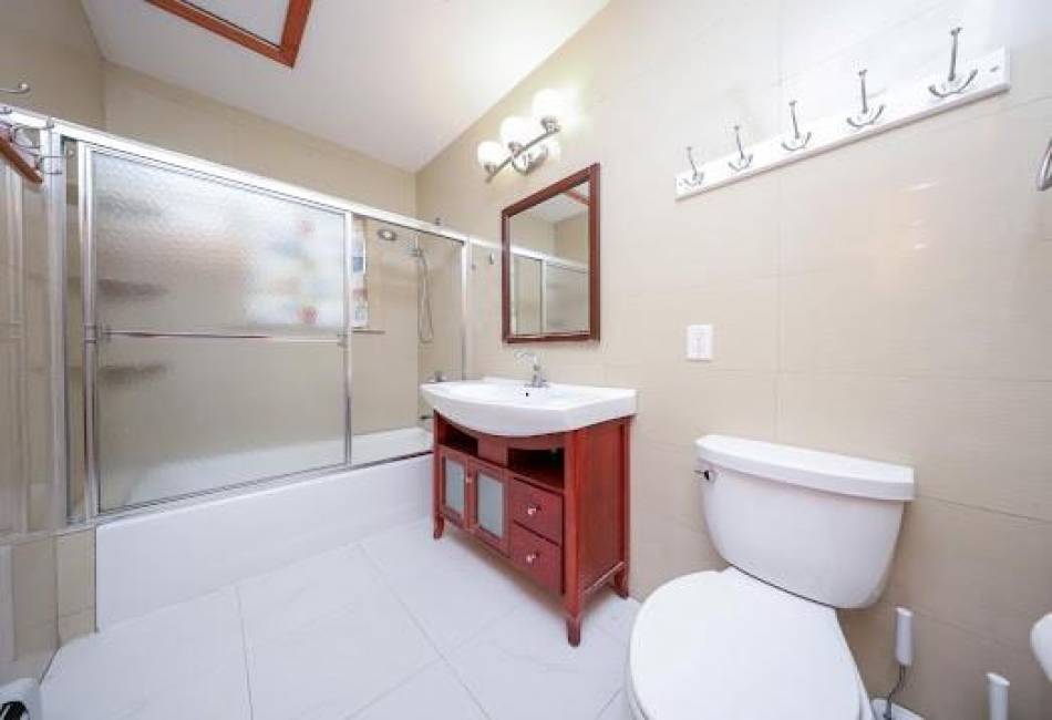 299 Bay 13th Street, Brooklyn, New York 11214, 3 Bedrooms Bedrooms, ,2 BathroomsBathrooms,Residential,For Sale,Bay 13th,492226