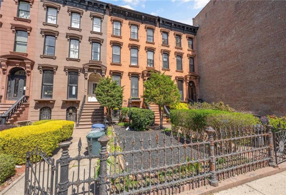 125 Macdonough Street, Brooklyn, New York 11216, 6 Bedrooms Bedrooms, ,Residential,For Sale,Macdonough,492235